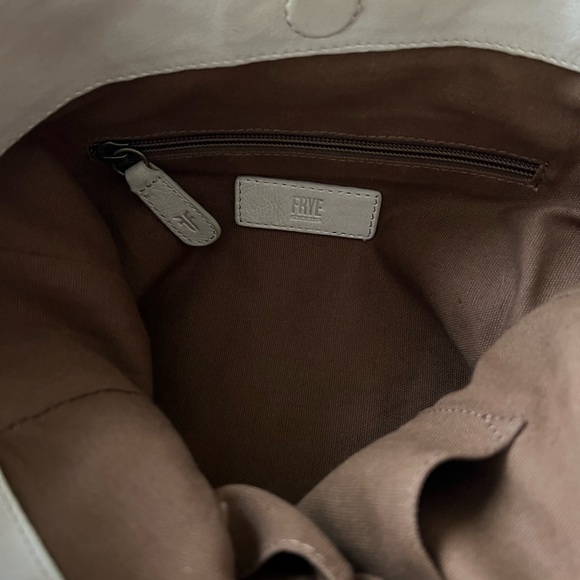 EUC Frye Nora Hobo in Cream - Picture 4 of 5